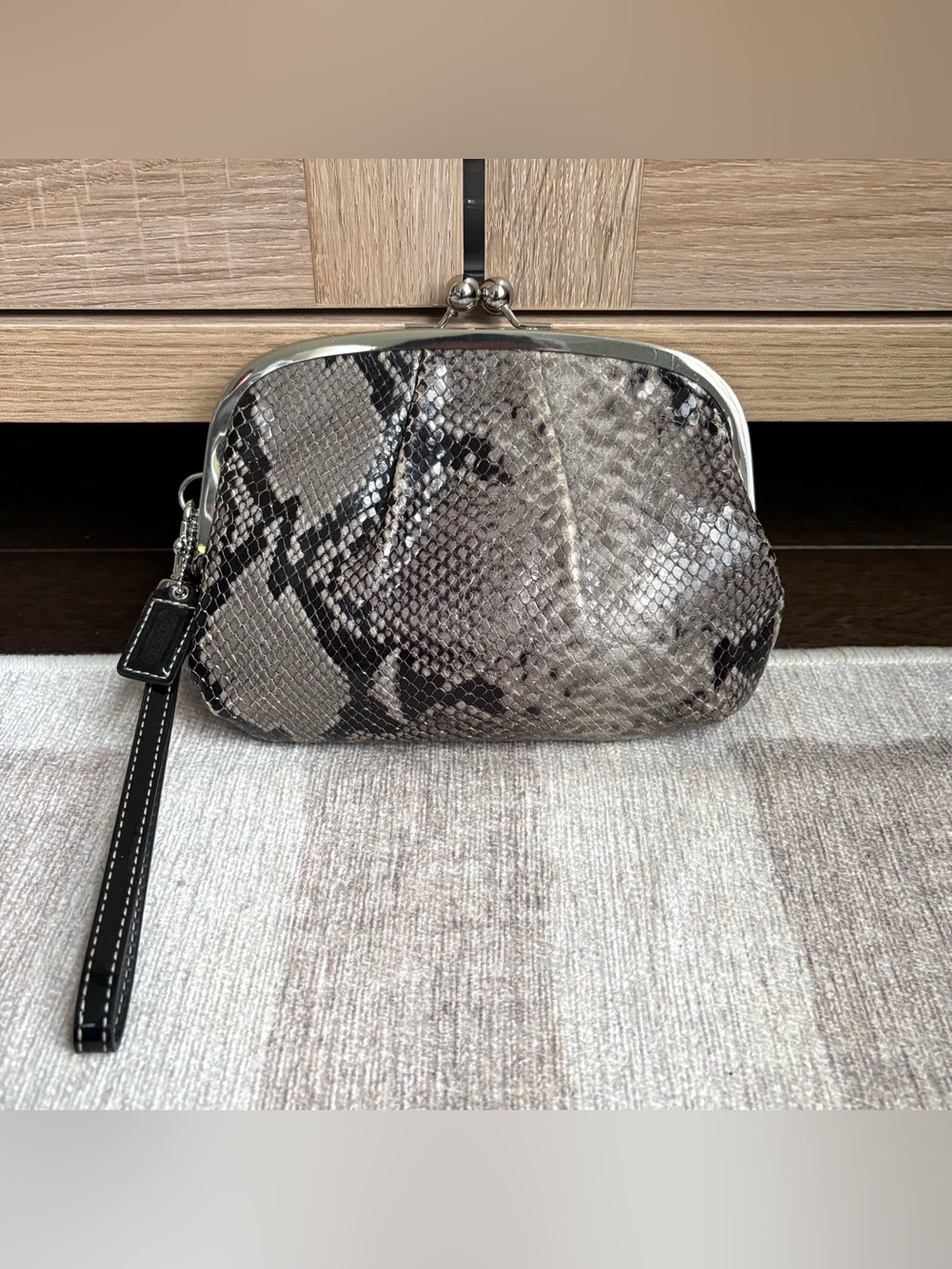 COACH Gray Snakeskin Kisslock Wristlet Clutch Pouch Purse